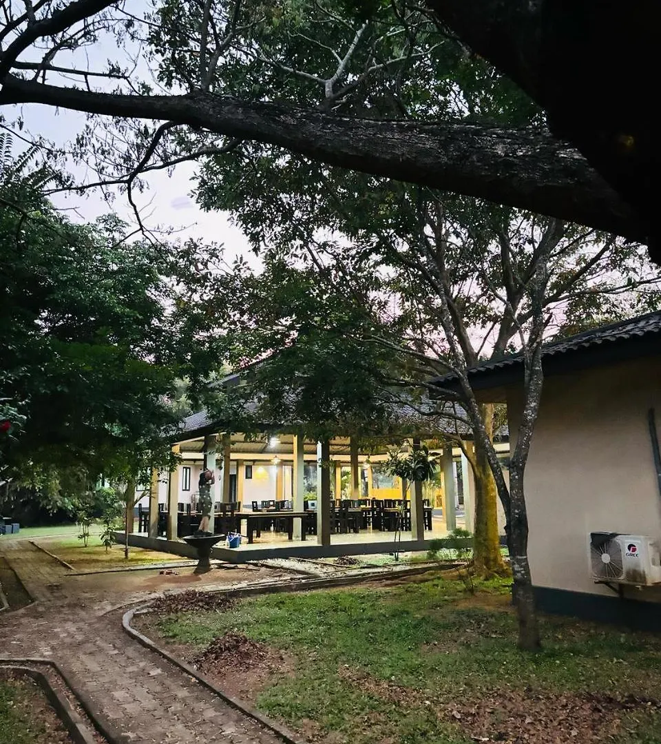 Ceylonisigiriya Hotel Dambulla