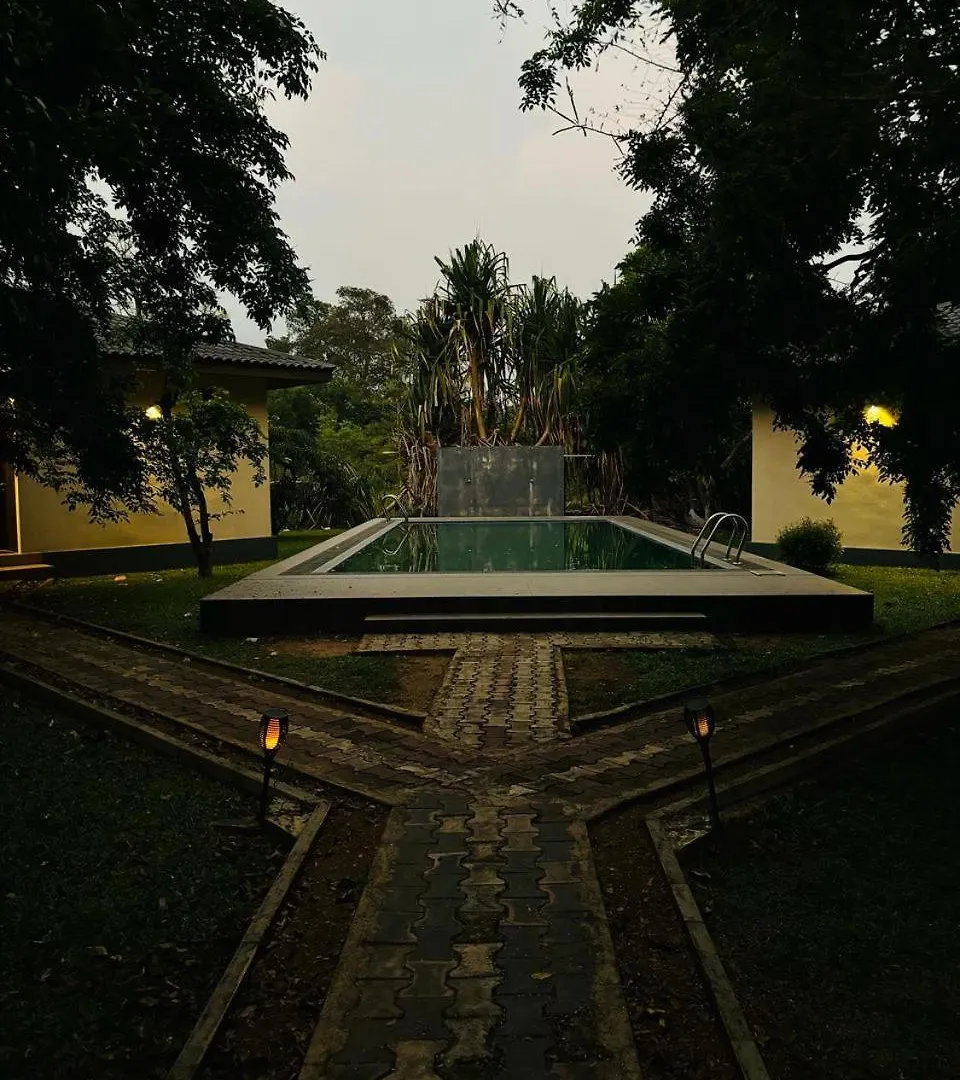 Ceylonisigiriya Hotel Dambulla