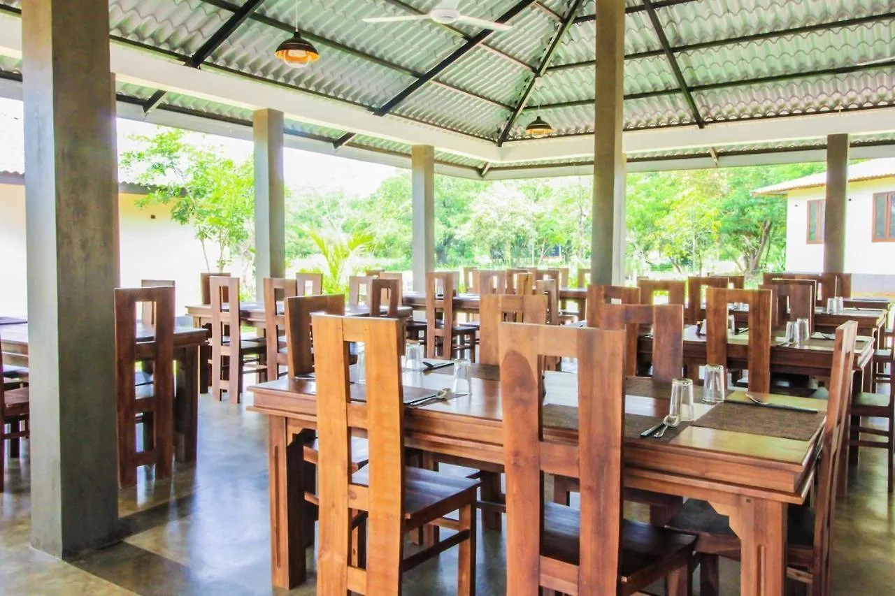 Ceylonisigiriya Hotel Dambulla 4*,