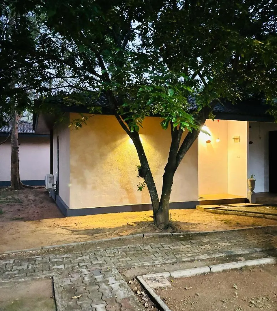 Ceylonisigiriya Hotel Dambulla