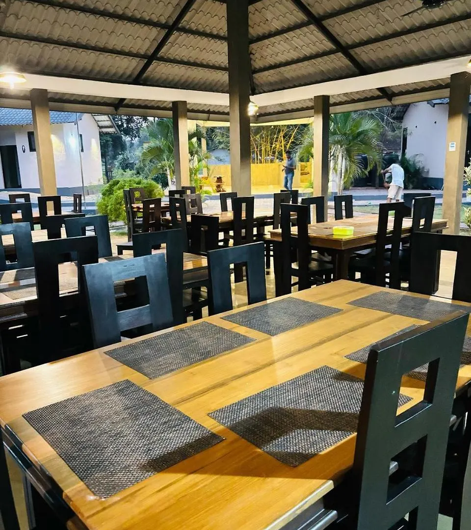 Ceylonisigiriya Hotel Dambulla