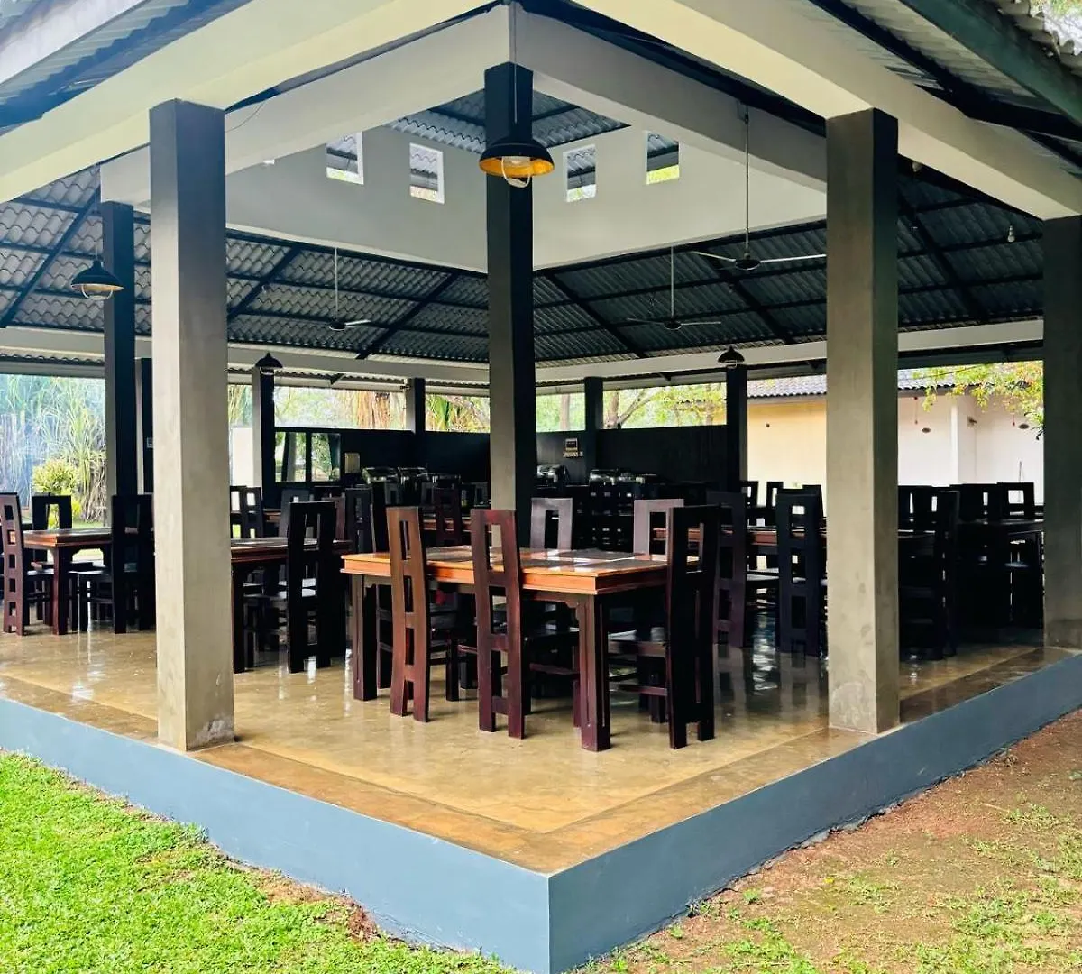 Ceylonisigiriya Hotel Dambulla